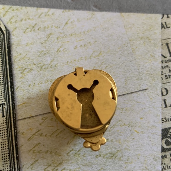 Vintage Heart Button Cover Gold Tone Creamy White - Picture 4 of 6